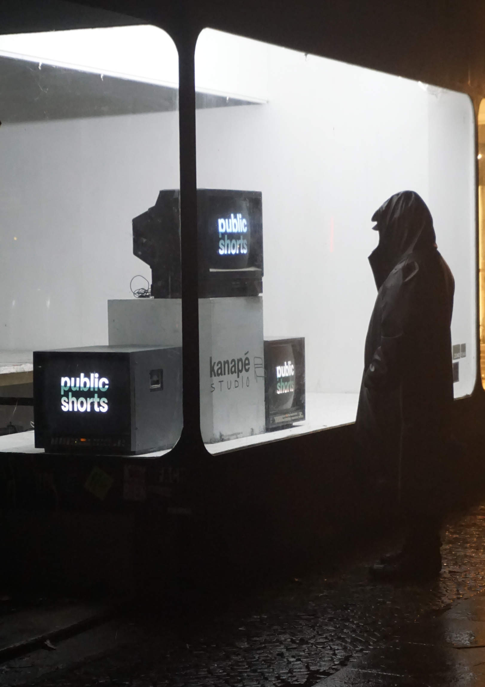 Window at Kanapé with CRT-TV